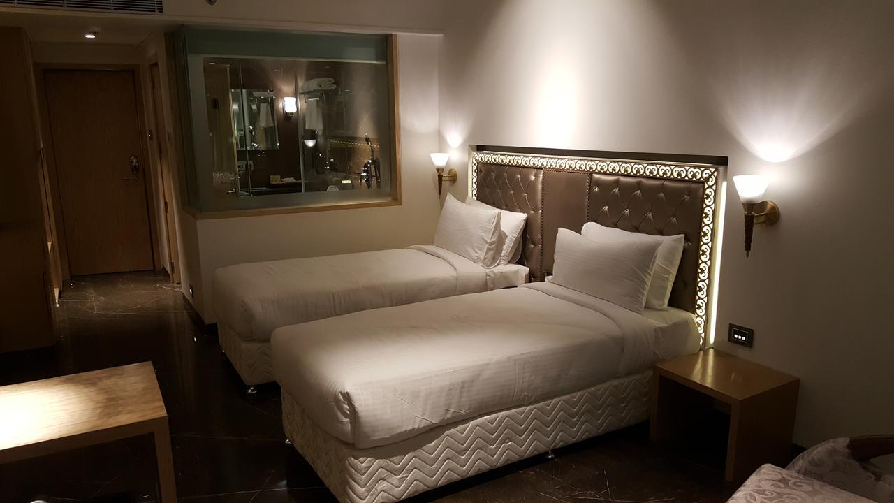 Hotel Peninsula Redpine Mumbai